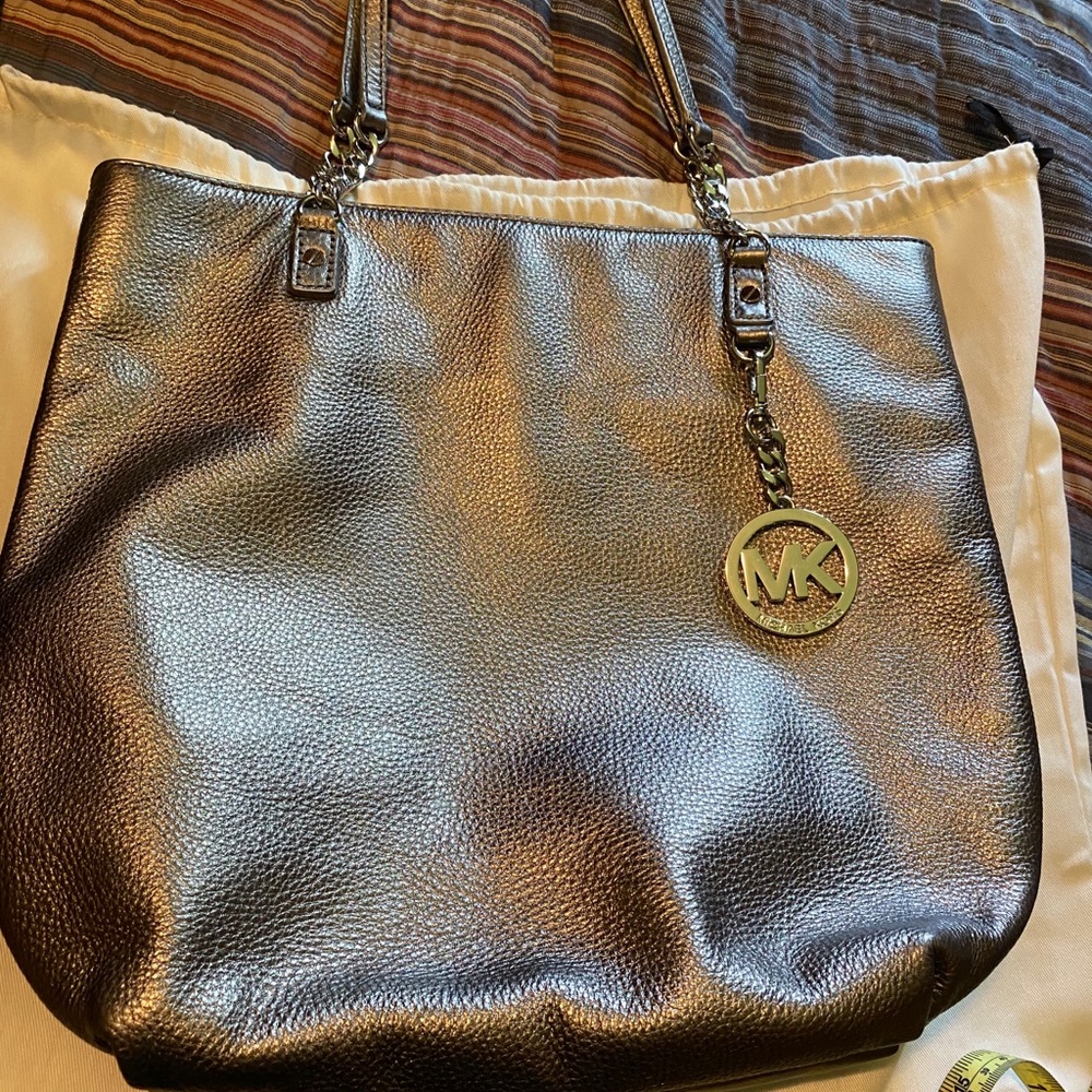 EUC Silver leather Michael Kors tote